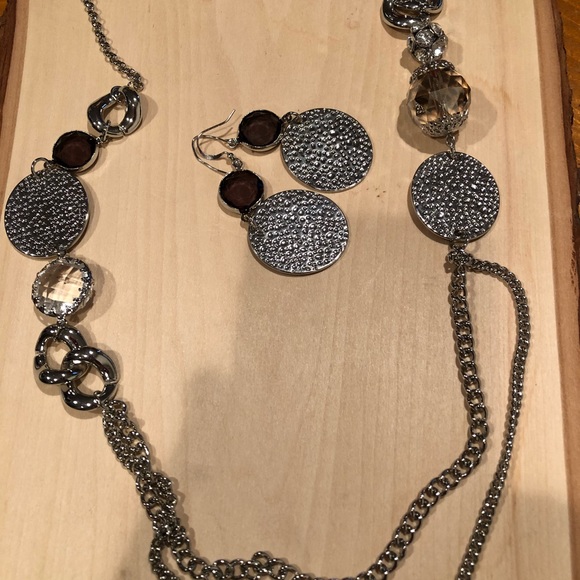 🌈 Beautiful Silver Necklace/Earrings - Picture 4 of 6